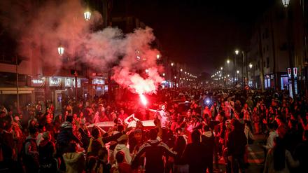In Rabat feierten viele Marokkaner den Sieg über Spanien ausgelassen.