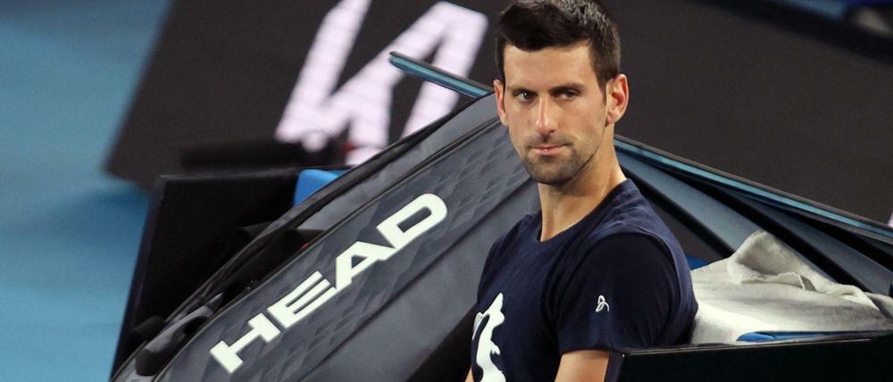 Muss nun im Abschiebehotel auf die Entscheidung zu seinem Visum warten: Novak Djokovic.