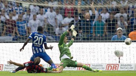 Der Beginn eines denkwürdigen Nachmittags. Adrian Ramos bringt Aufsteiger Hertha in Führung. Am Ende steht ein rauschhafter 6:1-Sieg gegen Europacupteilnehmer Frankfurt.