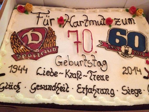 Sechs Kilo Butter und ein paar Marzipanrosen zum Geburtstag: Die Torte für Hartmut Nickel.