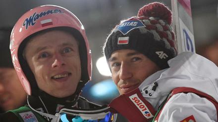 Nun doch dabei: Titelverteidiger Dawid Kubacki und Olympia-Sieger Kamil Stoch dürfen bei der Vierschanzentournee antreten.