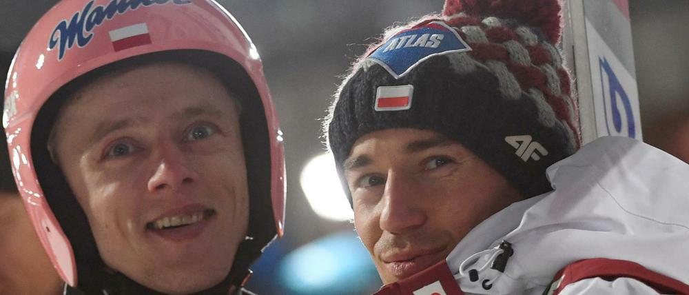 Nun doch dabei: Titelverteidiger Dawid Kubacki und Olympia-Sieger Kamil Stoch dürfen bei der Vierschanzentournee antreten.