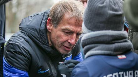 Noch nicht abgeschrieben: Trainer Jürgen Klinsmann gibt sich bei Hertha BSC weiterhin ambitioniert.