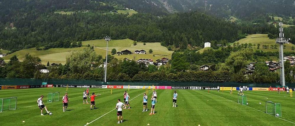 Insgesamt zehn Tage verbringt die Mannschaft in Südtirol; in der nächsten Woche geht es vor allem um die taktische Feinjustierung für die Weltmeisterschaft. 