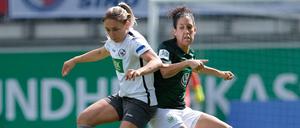 Man kennt sich: In der vergangenen Saison schlugen Claudia Neto (rechts) und der VfL Wolfsburg am letzten Spieltag Gina Chmielinski und Turbine Potsdam mit 2:0.