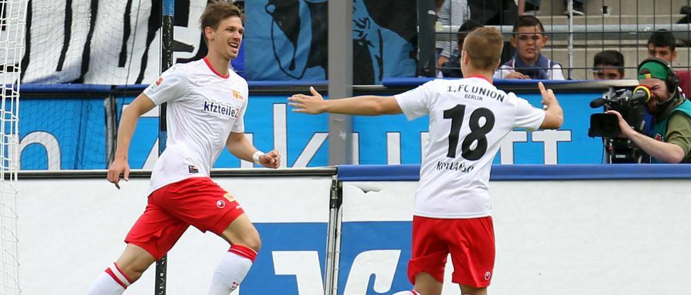 Unions Maximilian Thiel (li.) traf zum 1:0 beim FSV Frankfurt.