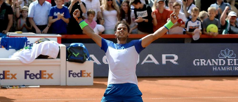 Zweiter Sieg in Hamburg. Rafael Nadal nach seinem 7:5, 7:5-Erfolg im Finale gegen Fabio Fognini.