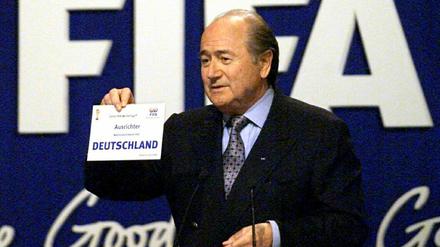 Still the Winner? Deutschland hat den Zuschlag für die Fußball-Weltmeisterschaft 2006 laut "Spiegel" auch dem Einsatz finanzieller Mittel zu verdanken.