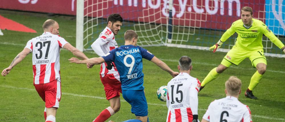 Alarmstufe Rot im Strafraum des 1. FC Union. Gegen den VfL Bochum hatte die Berliner Abwehr erneut große Probleme.