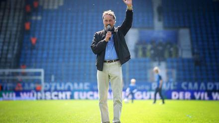 Peter Neururer, 58, kommt seit 1987 auf 14 Stationen als Trainer im deutschen Profifußball. Nach Hannover 96 betreut er nun auch den VfL Bochum zum zweiten Mal.