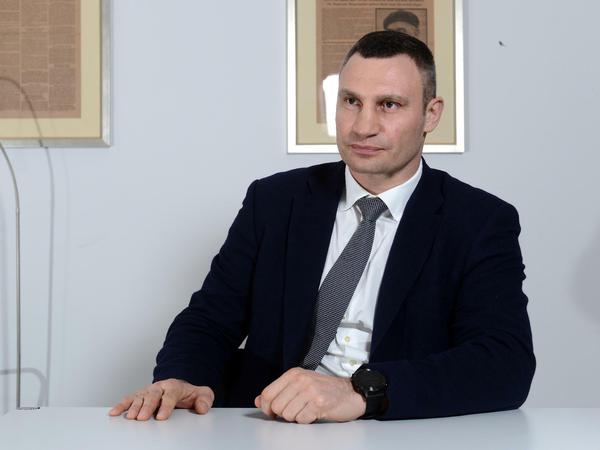 Schreibtisch statt Ring. Witali Klitschko arbeitet mittlerweile in der Politik in der Ukraine.