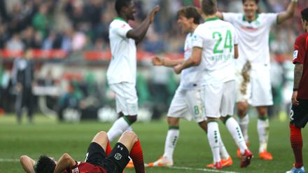 Ein Spiel, zwei Welten: Während Hannover 96 wieder um den Klassenerhalt bangen muss, dürfte Werder Bremen mit dem Abstiegskampf nichts mehr zu tun haben. 