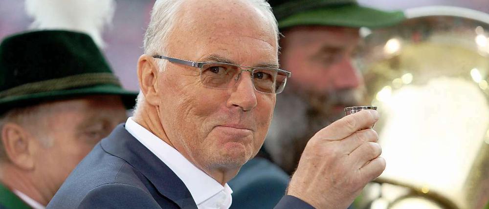Prost. Franz Beckenbauer kann machen, was er will. Dem Kaiser nimmt seit 1990 niemand mehr etwas übel. 