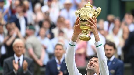 Novak Djokovic feiert seinen 20. Grand-Slam-Titel.