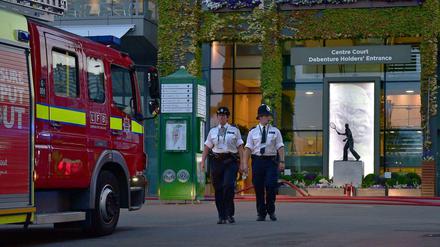 Wimbledon: Nach dem Feuer in einem Technikraum sperrte die Feuerwehr vorübergehend den Centre Court.