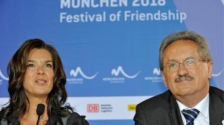 Gute Bewertung, gute Laune. Katarina Witt und Oberbürgermeister Christian Ude sehen sich und Münchens Bewerbung vom IOC bestätigt.
