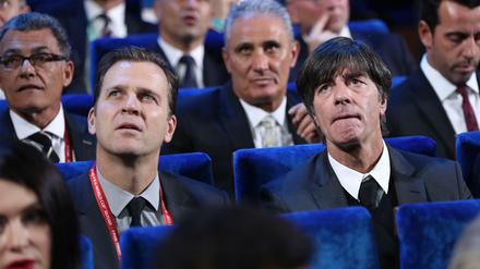 Seite an Seite. Oliver Bierhoff (links) und Bundestrainer Joachim Löw wollen die Krise gemeinsam durchstehen.