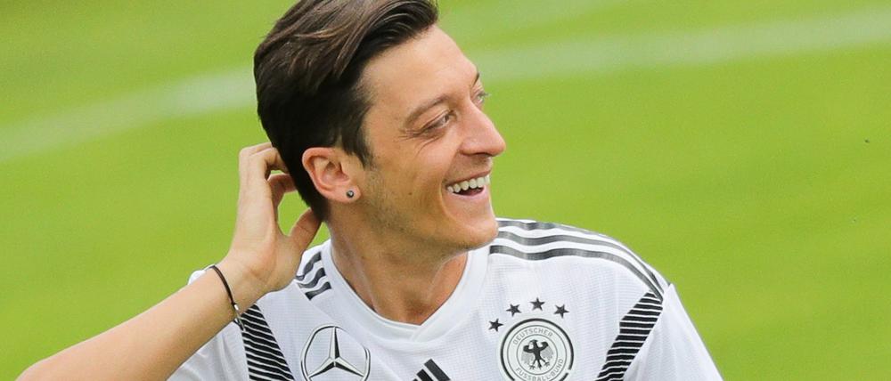 Zwischen allen Linien: Mesut Özil. 