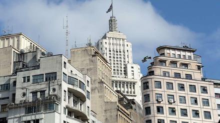 Elendssiedlungen, Wolkenkratzer, alle paar Minuten wächst Sao Paulo um Zentimeter.