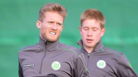 Andre Schürrle (l.) und Kevin de Bruyne wollen mit dem VfL Wolfsburg Titel gewinnen. Die Europaleague ist dafür perfekt geeignet, findet Sebastian Stier.