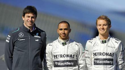 Mercedes Motorsport Chef Toto Wolff mit Lewis Hamilton und Nico Rosberg (v.l.).