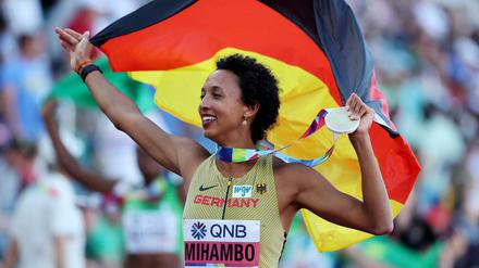 Die deutsche Leichtathletin Mihambo hat ihren WM-Titel im Weitsprung verteidigt.