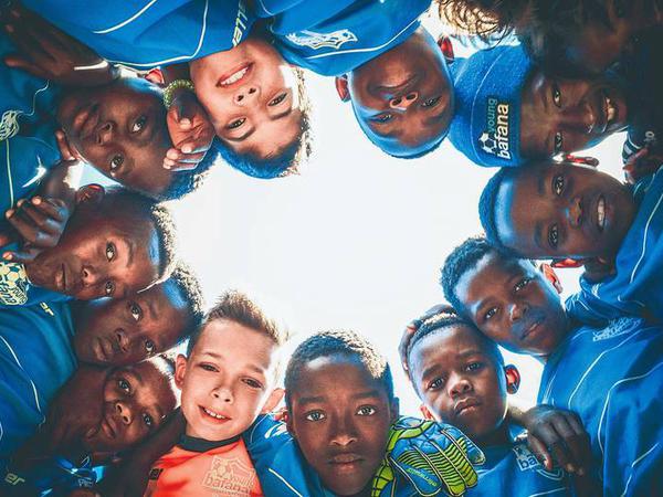 Zusammenhalten: Die "Young Bafana Soccer Academy" soll nicht nur fußballerische Kompetenzen vermitteln.