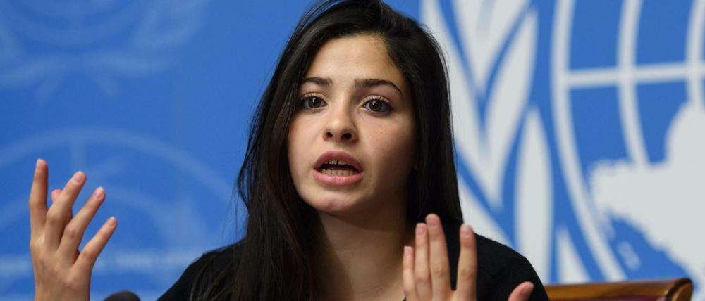 Die in Berlin lebende syrische Schwimmerin Yusra Mardini, Star des Flüchtlingsteams bei den Olympischen Spielen in Rio de Janeiro, im europäischen UN-Hauptquartier in Genf eine Pressekonferenz.