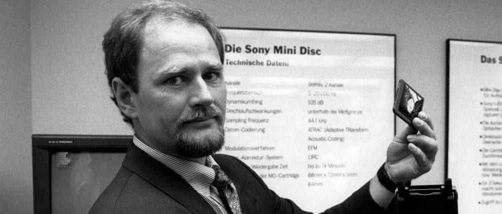 1991: Sony präsentiert auf der IFA erstmals die Minidisc (kurz MD). Obwohl die Technologie im Vergleich zur Kompaktkassette und zur CD teils ausgefeilter war, setzte sich der Tonträger nicht durch. Mit dem Aufkommen von MP3-Playern geriet die Minidisc zunehmend in Bedrängnis.
