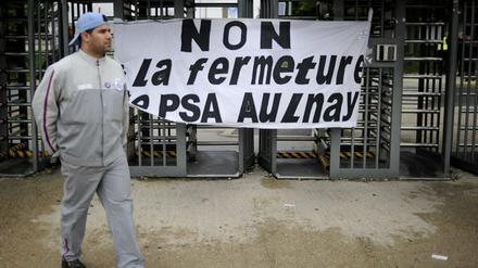 Protest gegen die Schließung eines Werks von Peugeot in der Nähe von Paris: Die Autobauer haben ihre Überkapazitäten nur kaschiert und nicht abgebaut.