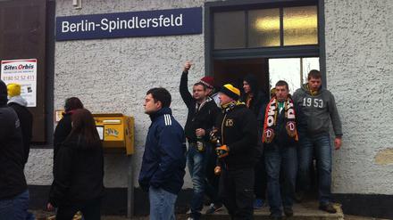 Ankunft von Dynamo-Fans am S-Bahnhof Spindlersfeld 2014 (Archiv)