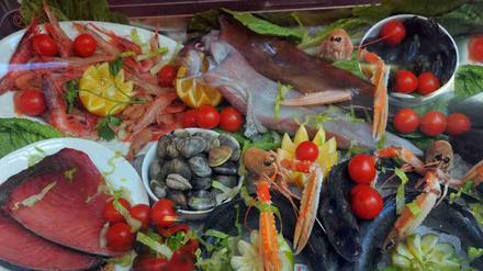 Ein reich gedeckter Tisch mit mediterranen Köstlichkeiten: Die italienische Küche ist in Deutschland die beliebteste ausländische. 