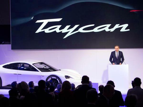 Der Porsche Taycan ist das erste rein elektrisch angetriebene Auto der Luxusmarke