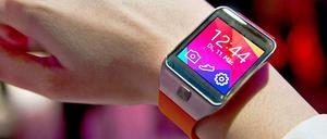 Google will angeblich im Oktober seine Smartwatch vorstellen. Samsung hat bereits ein Gerät auf dem Markt.