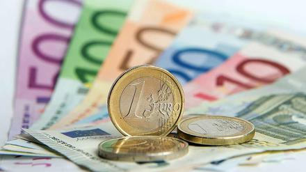 Bund, Länder und Gemeinden sowie die Sozialkassen waren zum Jahresende mit rund 2,04 Billionen Euro verschuldet.