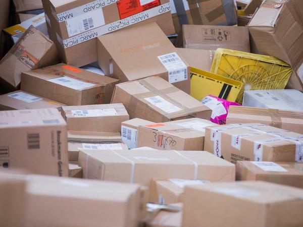 Der Onlinehandel boomt - der Verpackungsmüll wächst.
