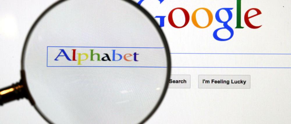 Google-Mutter Alphabet steigert ihren Gewinn im dritten Quartal um gut 27 Prozent auf 5,06 Milliarden Dollar. 