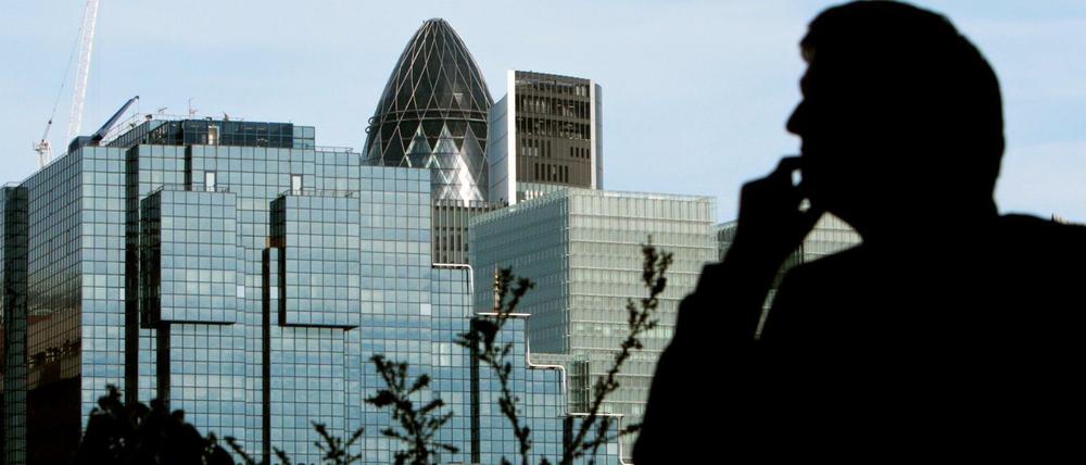 Schon jetzt fahren einige Firmen, die im Finanzviertel von London einen Sitz haben, Verluste aufgrund des bevorstehenden Brexits ein. 