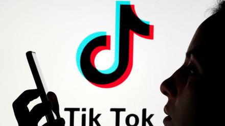 Die App TikTok ist bei Jugendlichen auf der ganzen Welt beliebt.