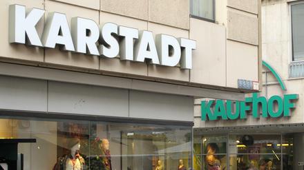 In Trier liegen Filialen der Warenhausketten Karstadt und Kaufhof direkt nebeneinander.