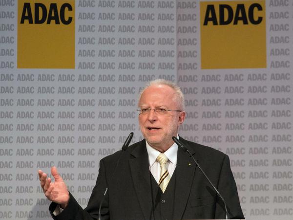 August Markl, Präsident des ADAC, spricht auf der Hauptversammlung in Lübeck.
