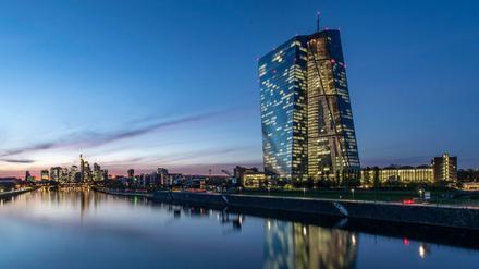 Das Gebäude der Europäischen Zentralbank in Frankfurt am Main. Es bleibt bei der Nullzins-Politik.