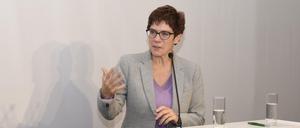 Gastrednerin Annegret Kramp-Karrenbauer (CDU), Ministerpräsidentin des Saarlandes, gab einen Vorgeschmack auf die Sondierungsgespräche mit FDP und Grünen.