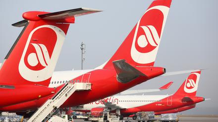 Der Mutterkonzern von Air Berlin, Etihad, will wegen des Streits um Gemeinschaftsflüge vor Gericht ziehen.