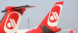 Der Mutterkonzern von Air Berlin, Etihad, will wegen des Streits um Gemeinschaftsflüge vor Gericht ziehen.