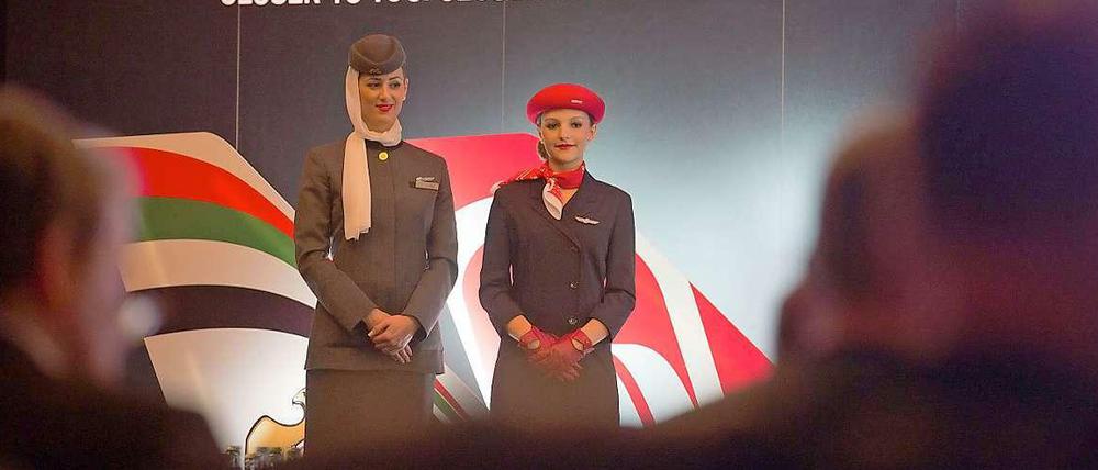 Halber Kopf größer. Die Stewardessen von Etihad überragten die von Air Berlin auf der Veranstaltung in Berlin.