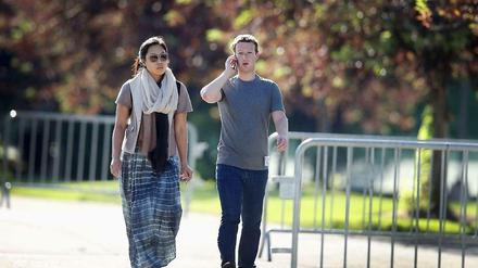 Gut unterwegs mit Rekordzahlen: Mark Zuckerberg und seine Ehefrau Priscilla Chan.