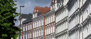 Blick auf sanierte Altbauten in Kiel.