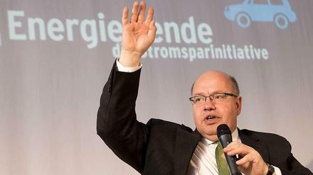 Tschüs Energiewende. Das hat Umweltminister Peter Altmaier (CDU) mit seiner Billionen-Rechnung nicht gemeint, sagt er. 