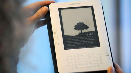 Mit den Kindle-Geräten von Amazon können Nutzer elektronische Bücher lesen.